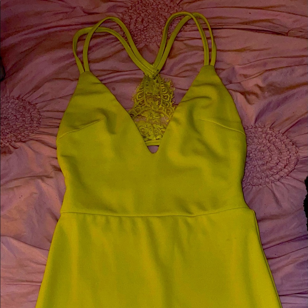 Missguided  SZ 8 neon yellow dress